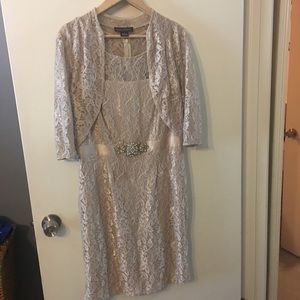 Sleeveless Lace Dress!!